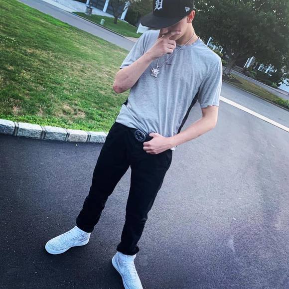 Meet your Posher, Curtie - Picture 1 of 1